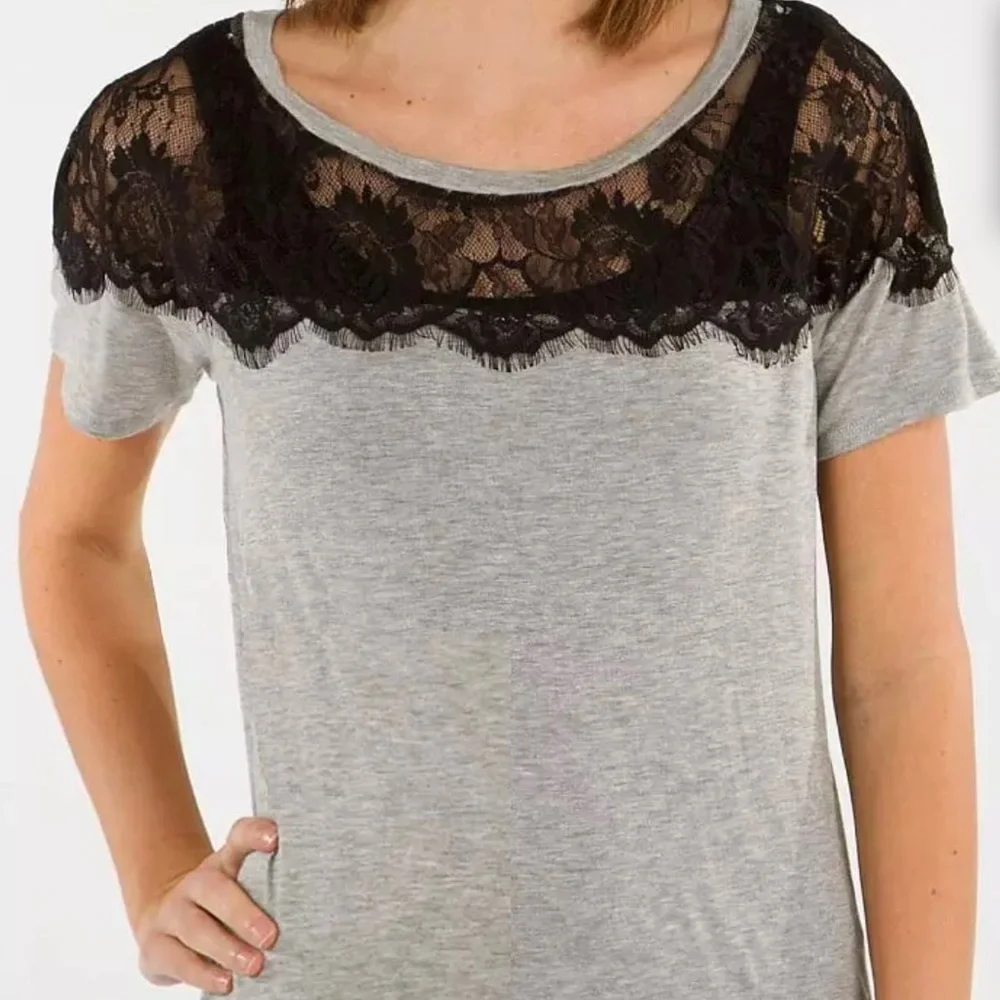 RED BY BKE • Pieced Lace Top • Large